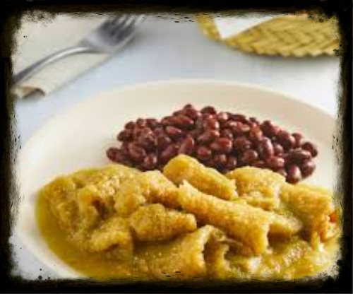 tortitas de queso panela en salsa verde